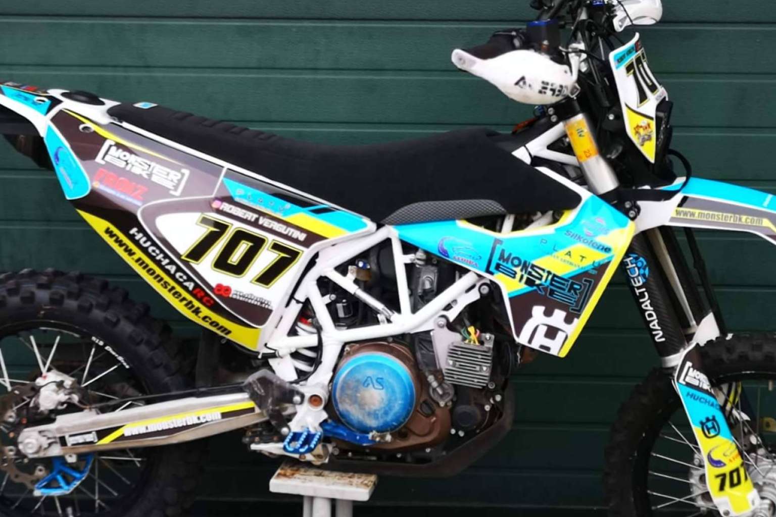 ADHESIVOSEMBARRADOS, soluciones personalizadas en adhesivos y plásticos para motos off-road