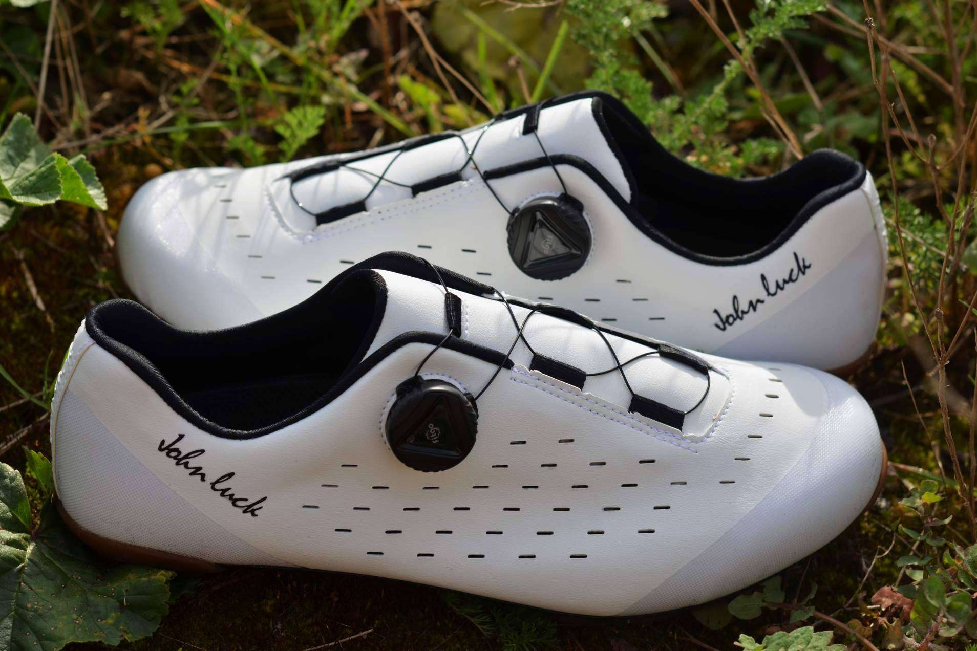 John Luck mejora la experiencia del ciclista con zapatillas de horma ancha