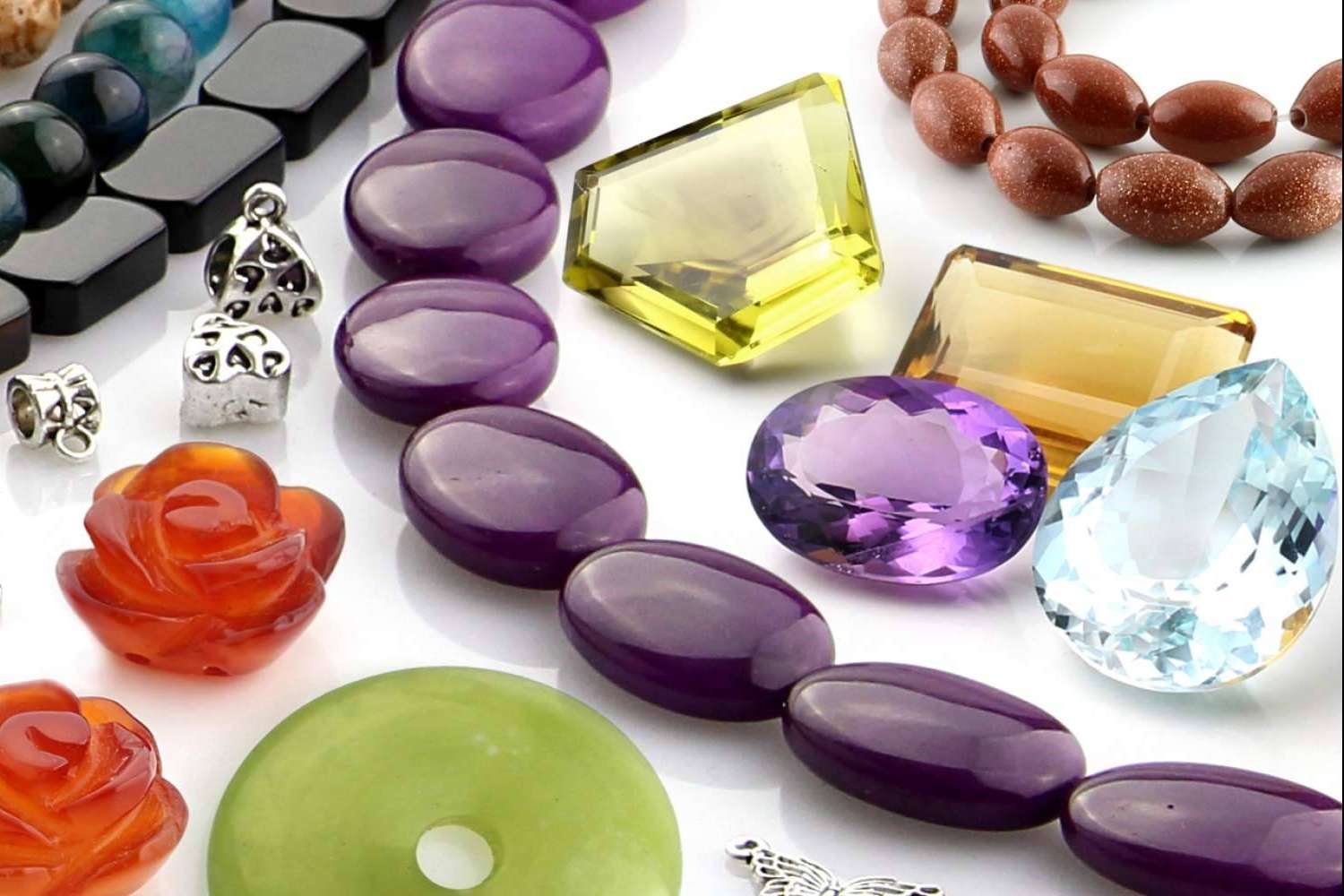 La tendencia del 'hazlo tú mismo' en bisutería; creatividad, emprendimiento y piedras naturales