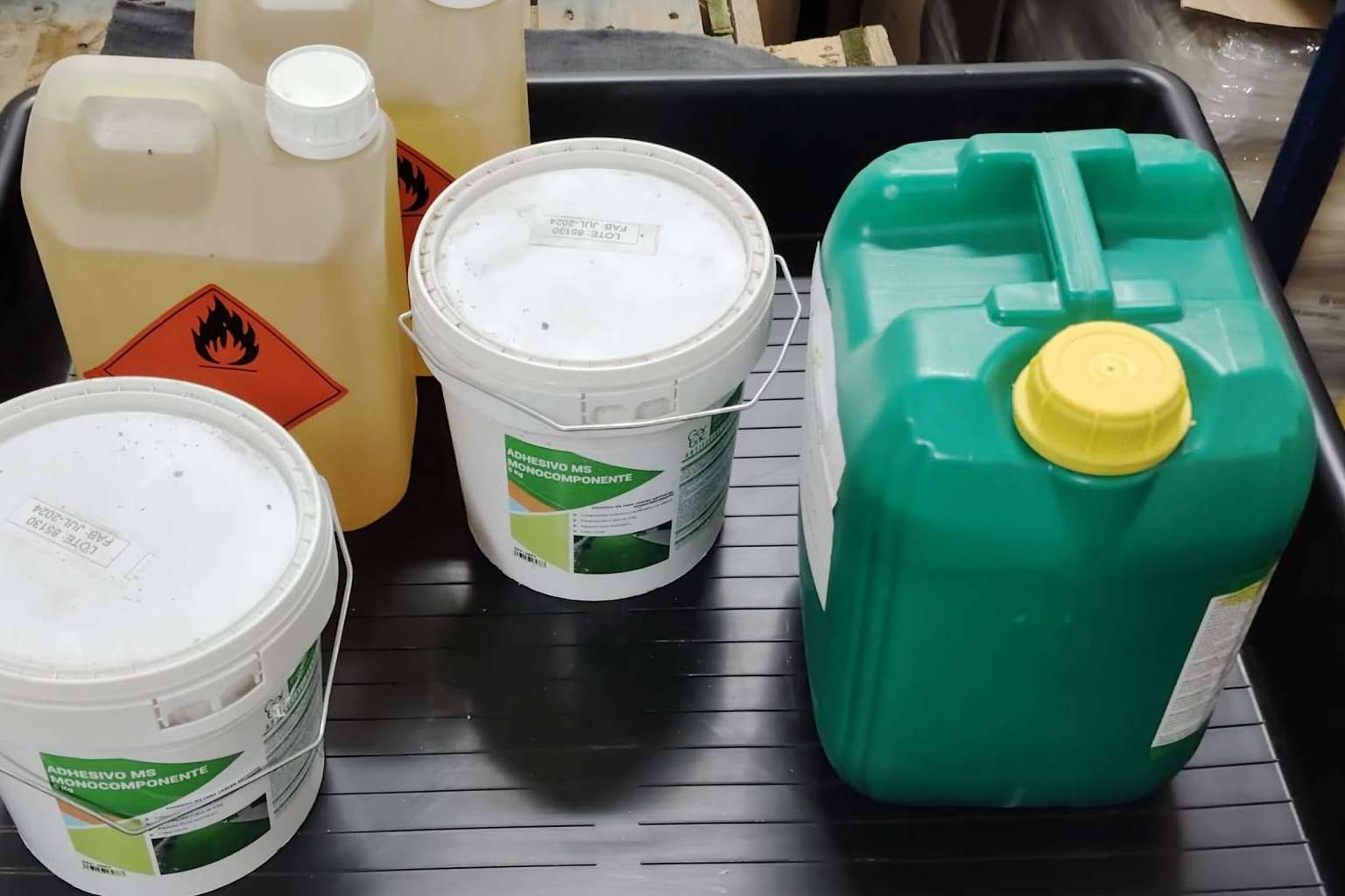 Cómo optimizar el almacenamiento de productos químicos en fábricas de calzado y marroquinería