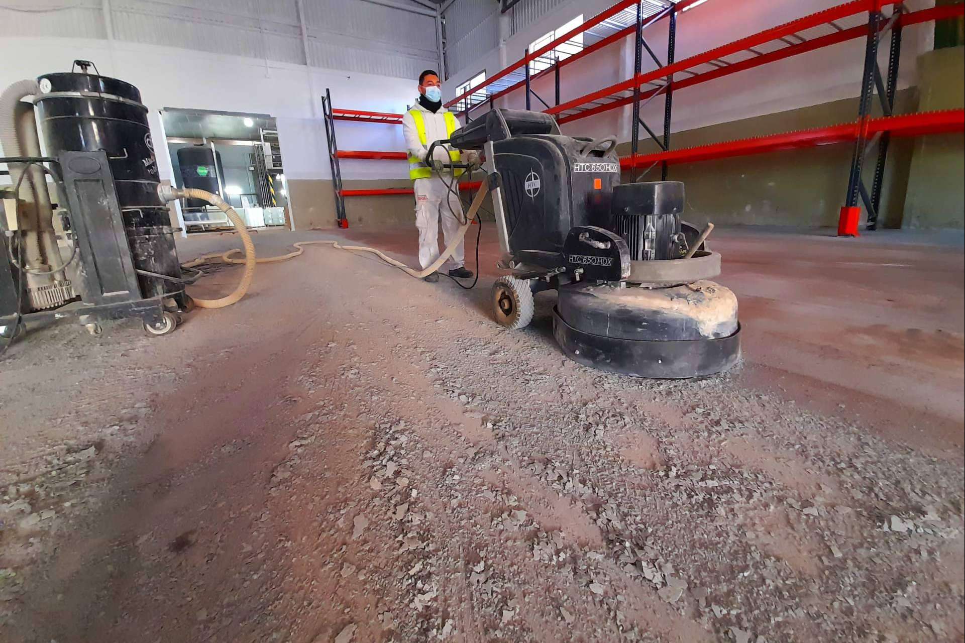 Serviarnau transforma espacios industriales con pavimentos de alta resistencia y durabilidad