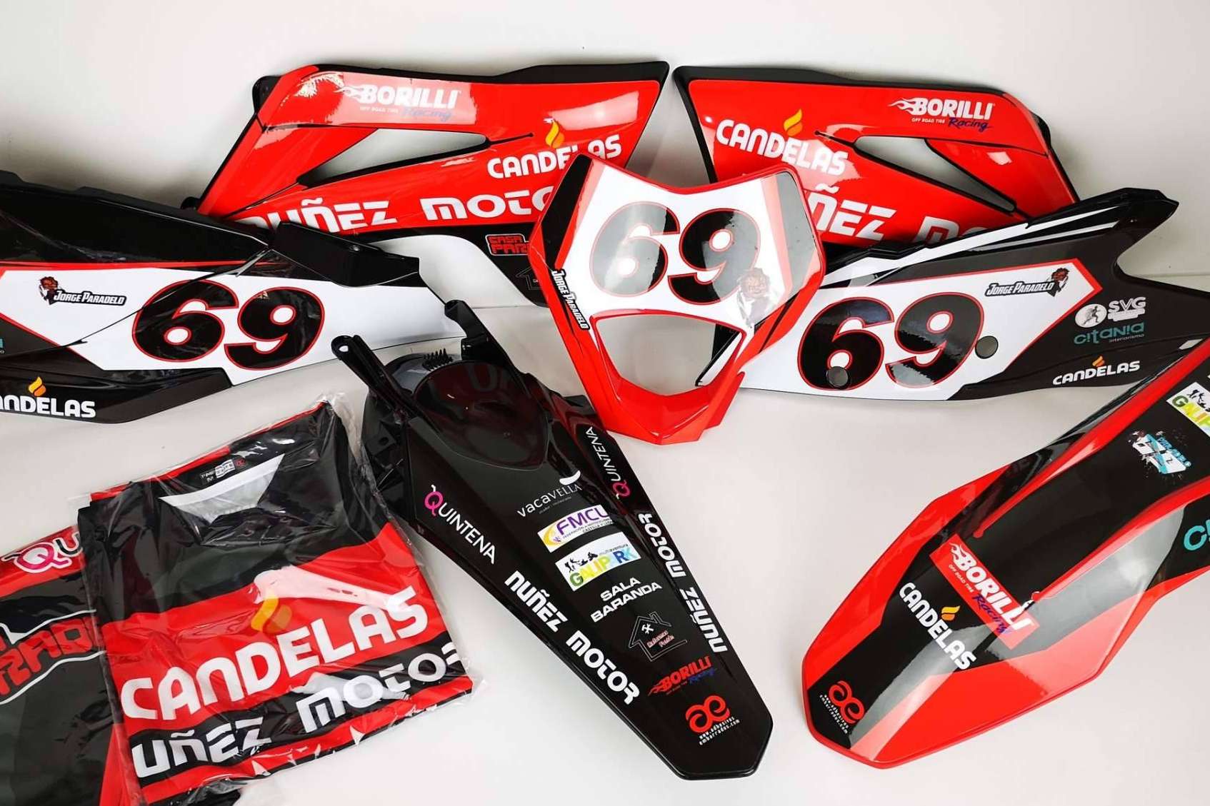 ADHESIVOSEMBARRADOS impulsa los adhesivos personalizados para motos off-road
