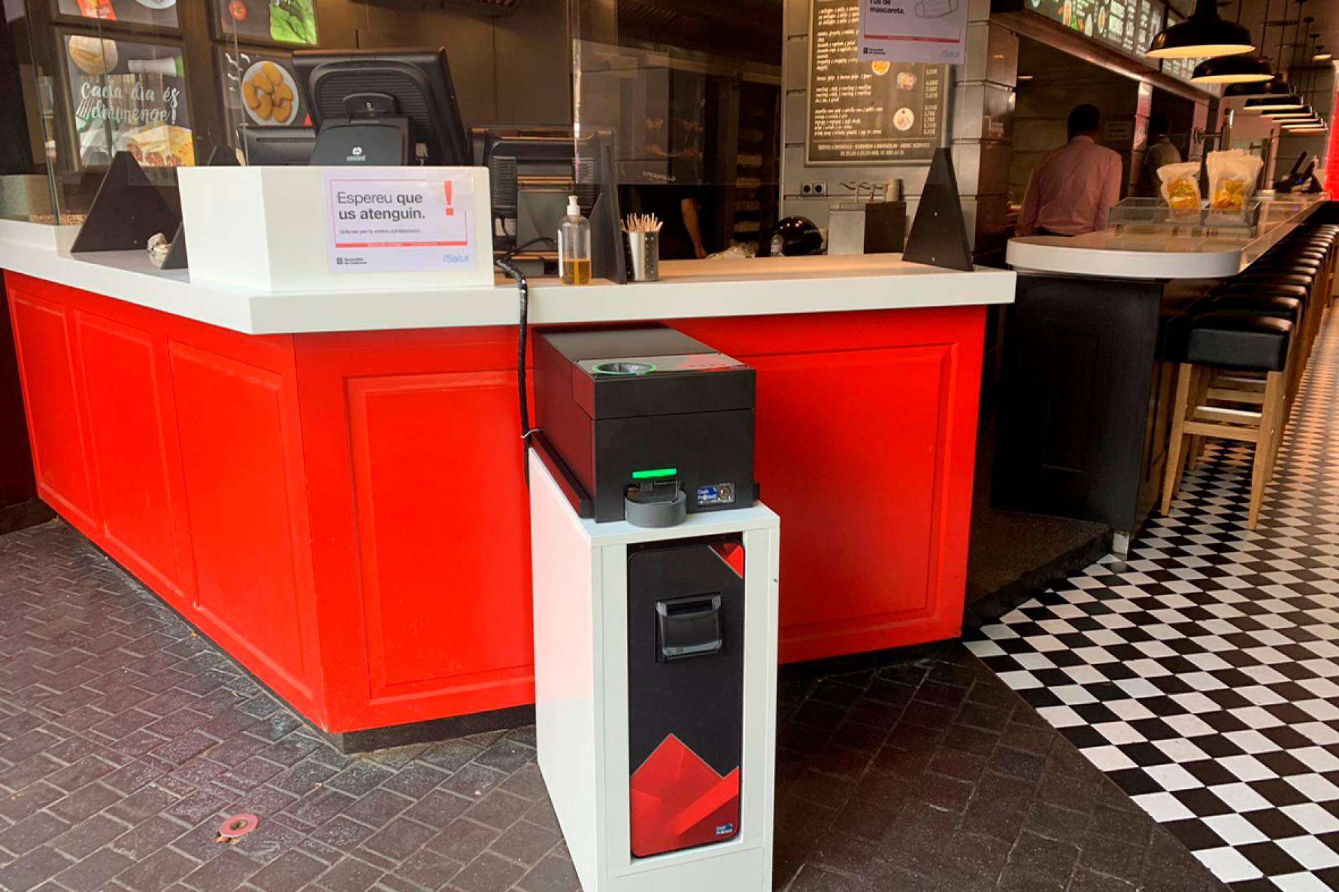 Cómo una máquina de cobro automático optimiza seguridad, control y eficiencia en la operativa diaria