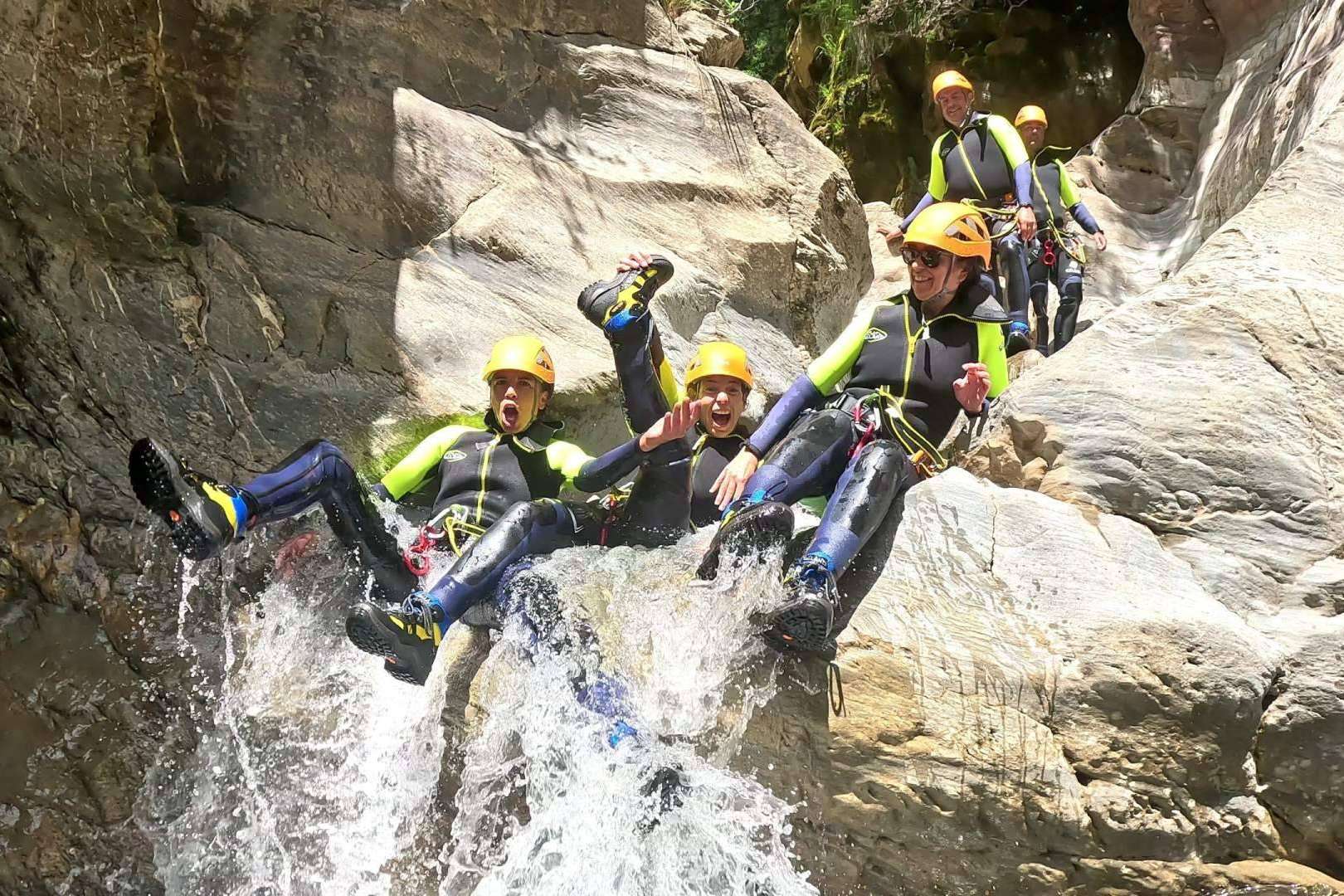 Pirineos; Emoción y Deporte. Barranquismo en Jaca y Vía Ferrata Sorrosal te Esperan este Verano