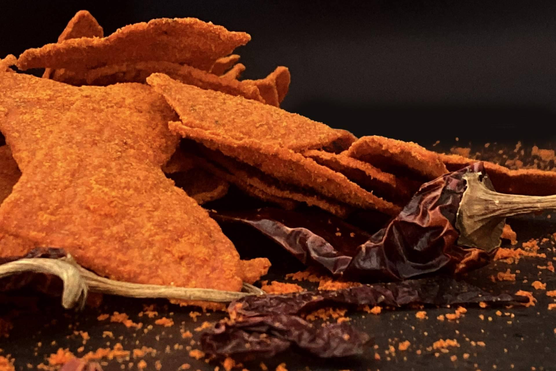 Los snacks picantes del momento; totopos enchilados