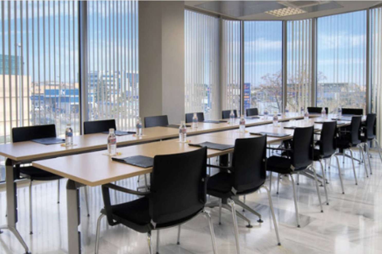 Descubrir los estores para oficinas que hay en OfficeDeco