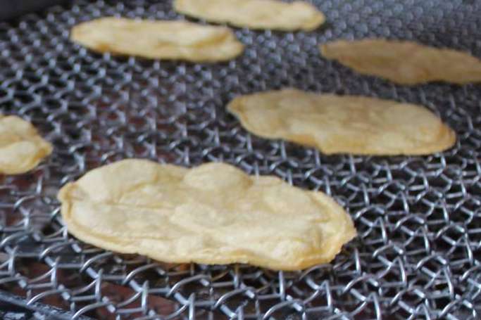 Maíz Maya impulsa el consumo de tortillas nixtamalizadas elaboradas con maíz tratado de forma artesanal