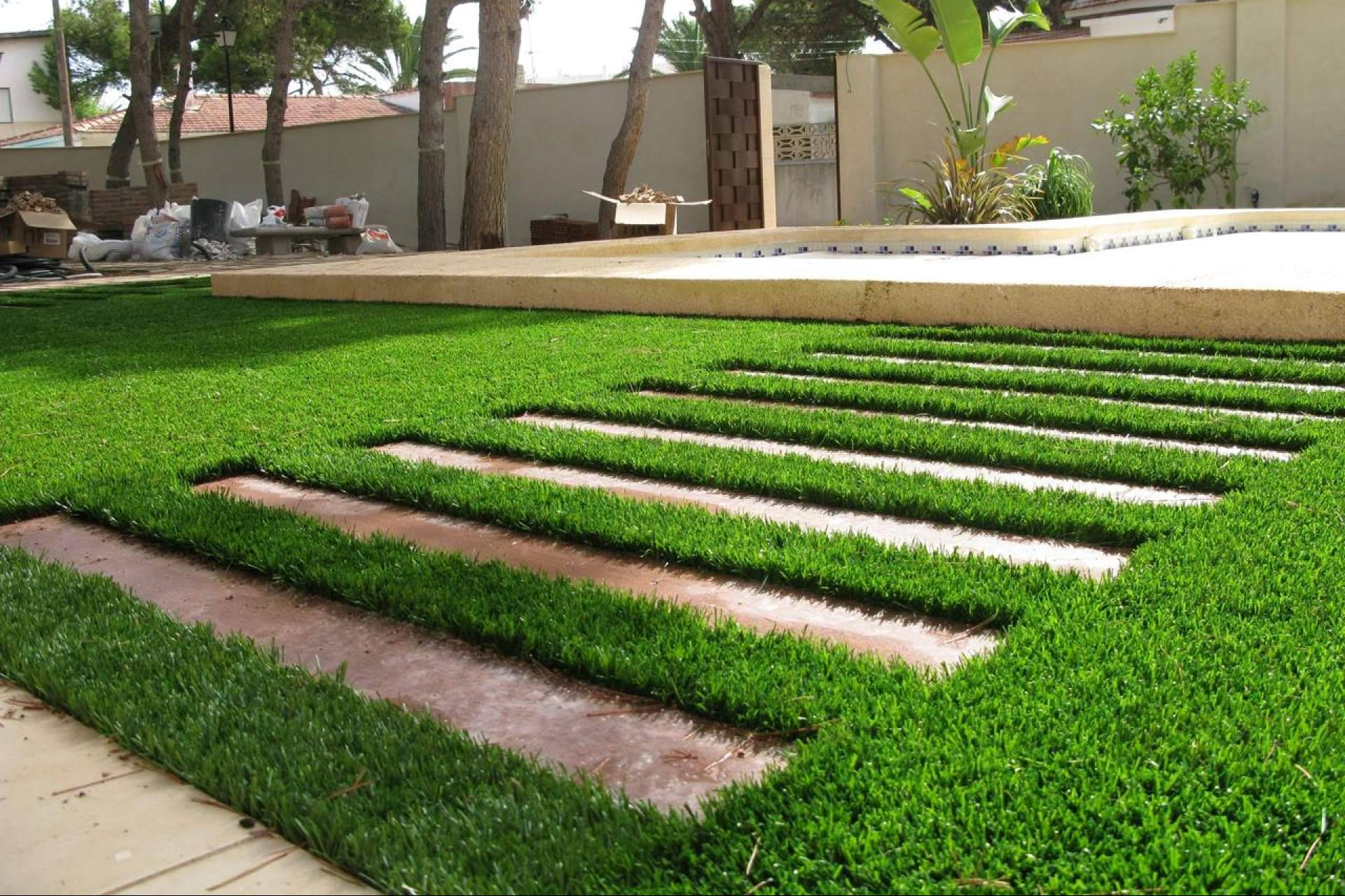 Albergrass refuerza su compromiso con la instalación de césped artificial de calidad