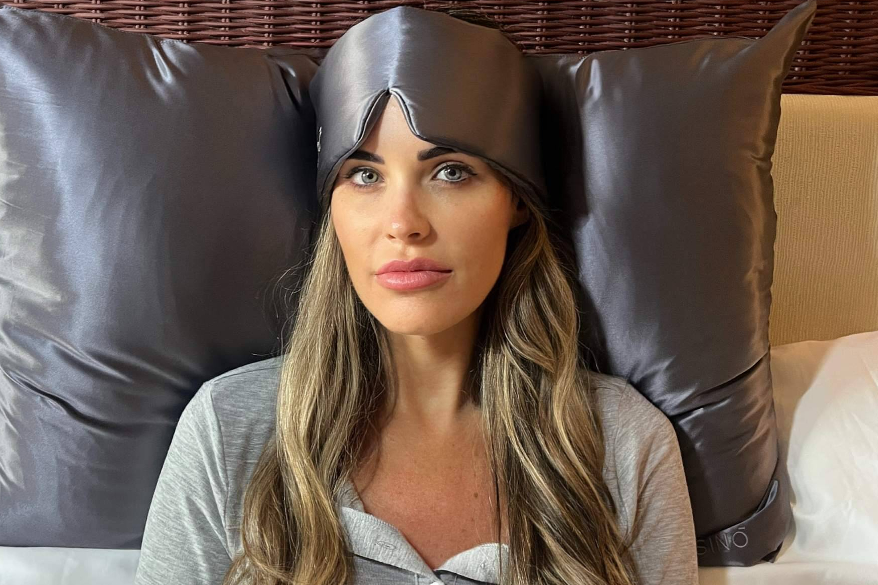 Los 6 errores nocturnos que afectan la piel y el cabello (y la solución de ONISA COTÉ)