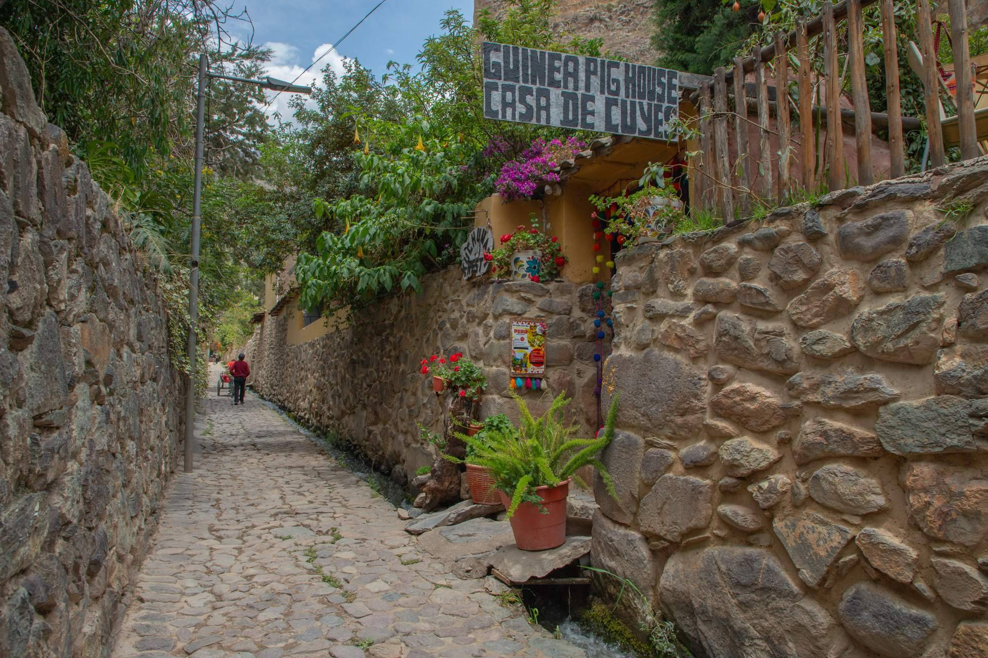 Cocatambo combina atención 24 horas, traslados propios y una ubicación privilegiada junto a las ruinas incas