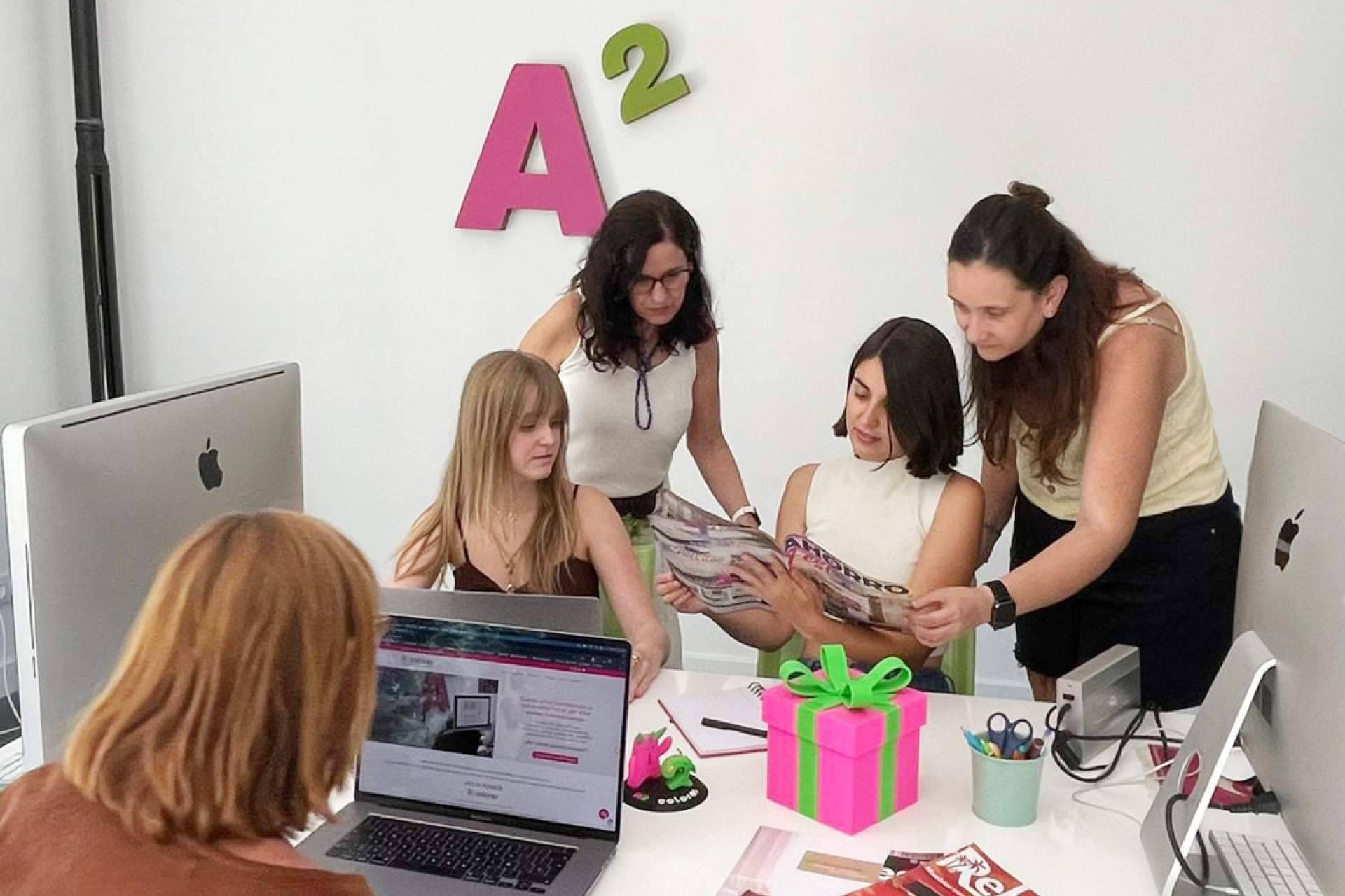 Diseño gráfico y branding para empresas, A2colores consolida su presencia como estudio en Madrid