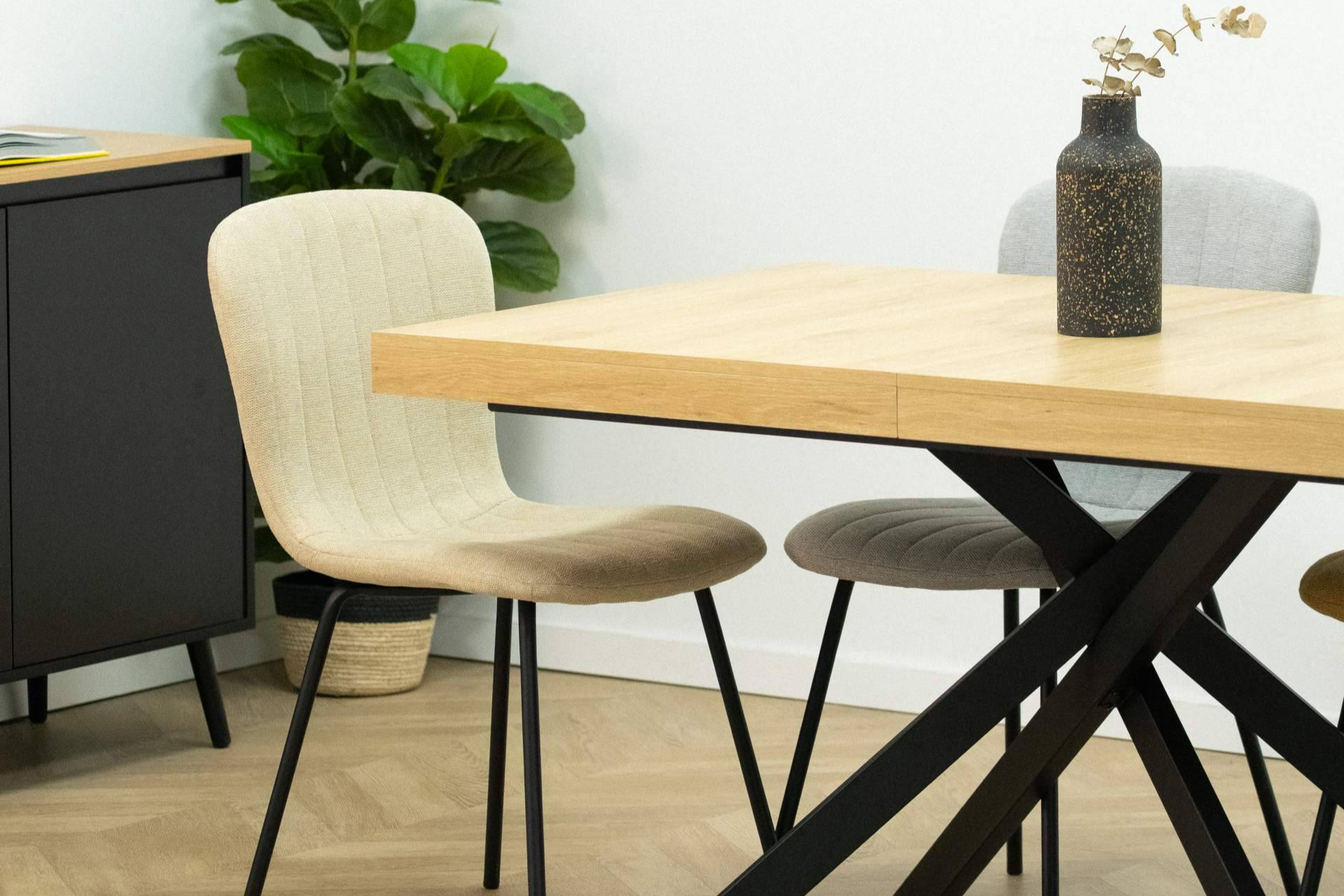 Diseño, funcionalidad y variedad, así son las sillas de salón modernas disponibles en Top Mueble
