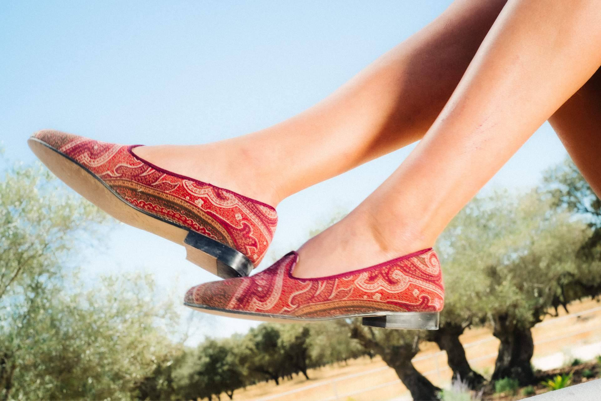 Mocasines mujer elegantes; la tradición artesanal que convierte cada par en inversión duradera
