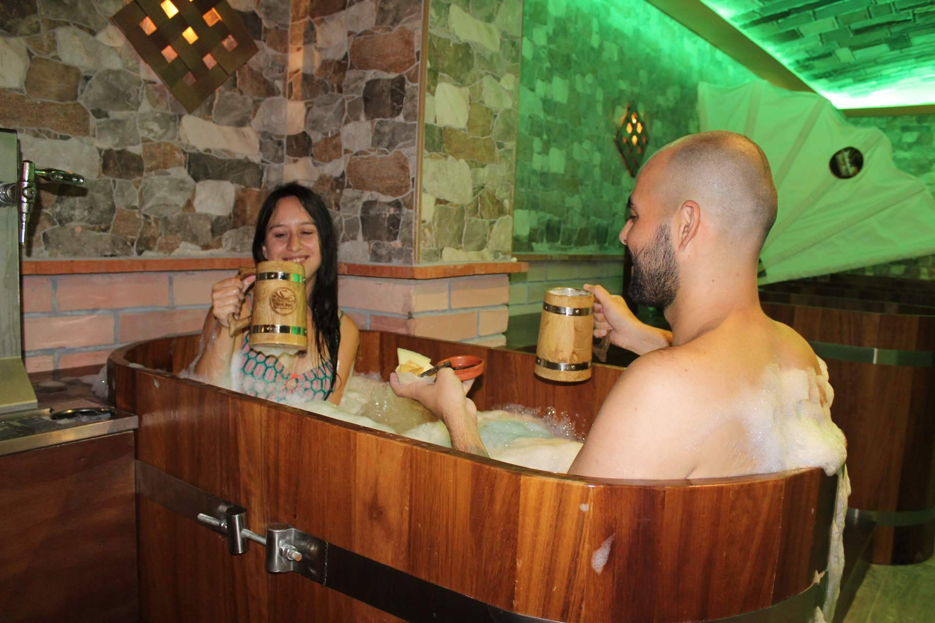 El spa de cerveza, el regalo original del momento; bonos personalizables de Beer Spa