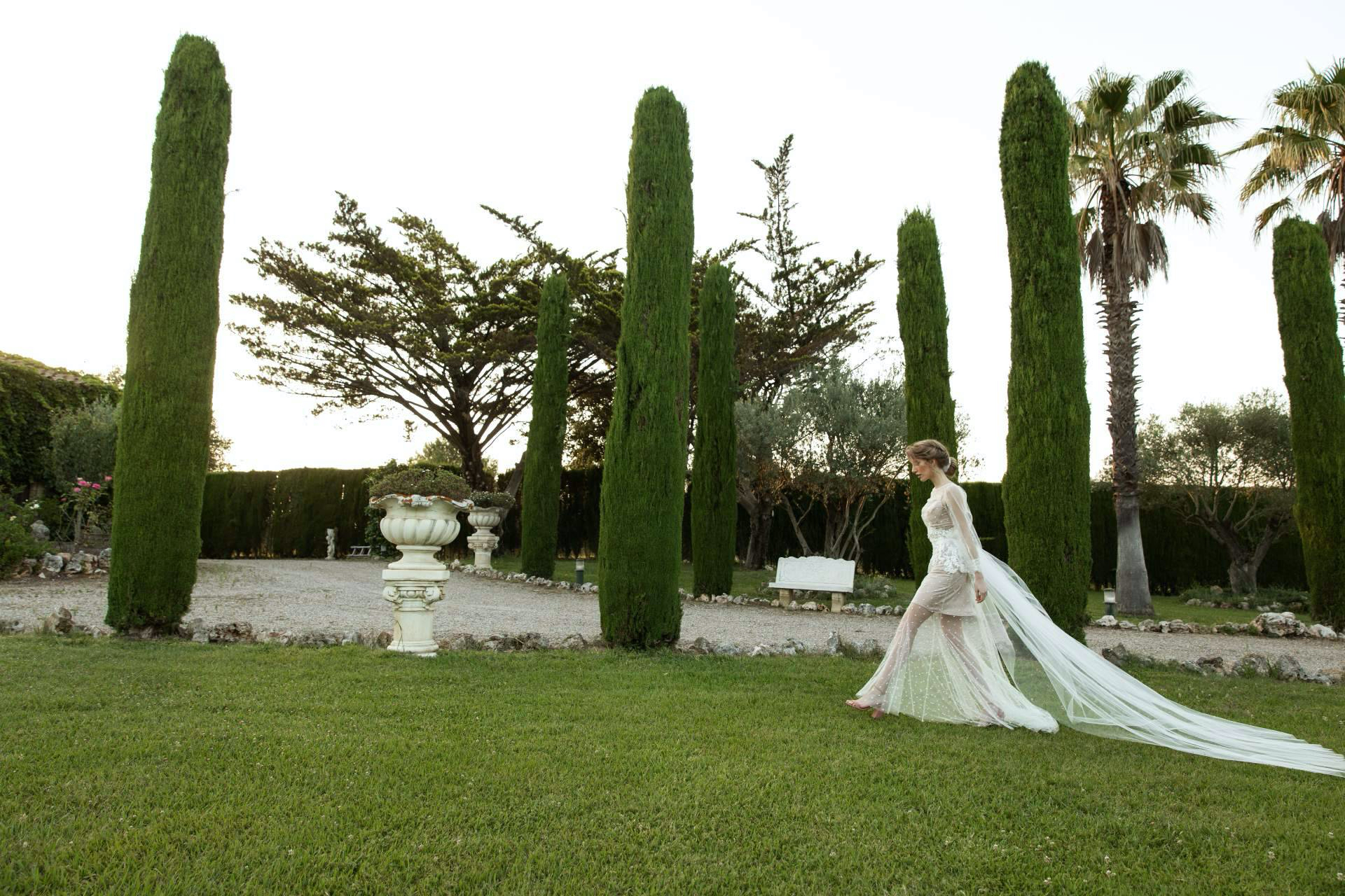 Alta costura emocional en Barcelona; Aleksandra Budnik presenta su universo de vestidos de novia únicos y servicios exclusivos