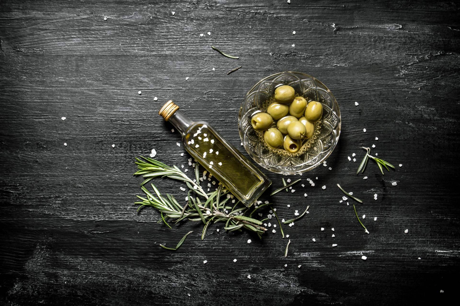 Del olivar al plato; pequeños molinos impulsan el aceite de oliva virgen extra en España