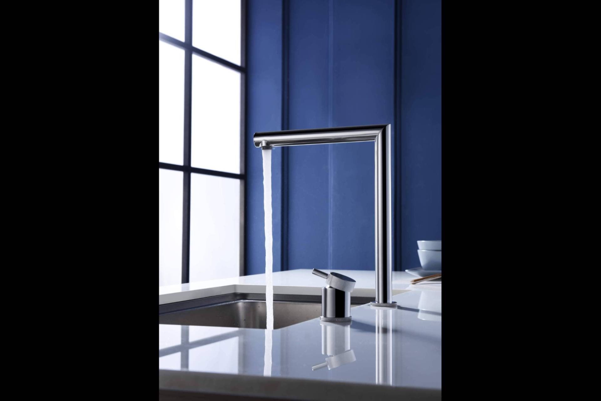 Imex Products presenta su solución de grifería escamoteable para fregadero frente a ventanas