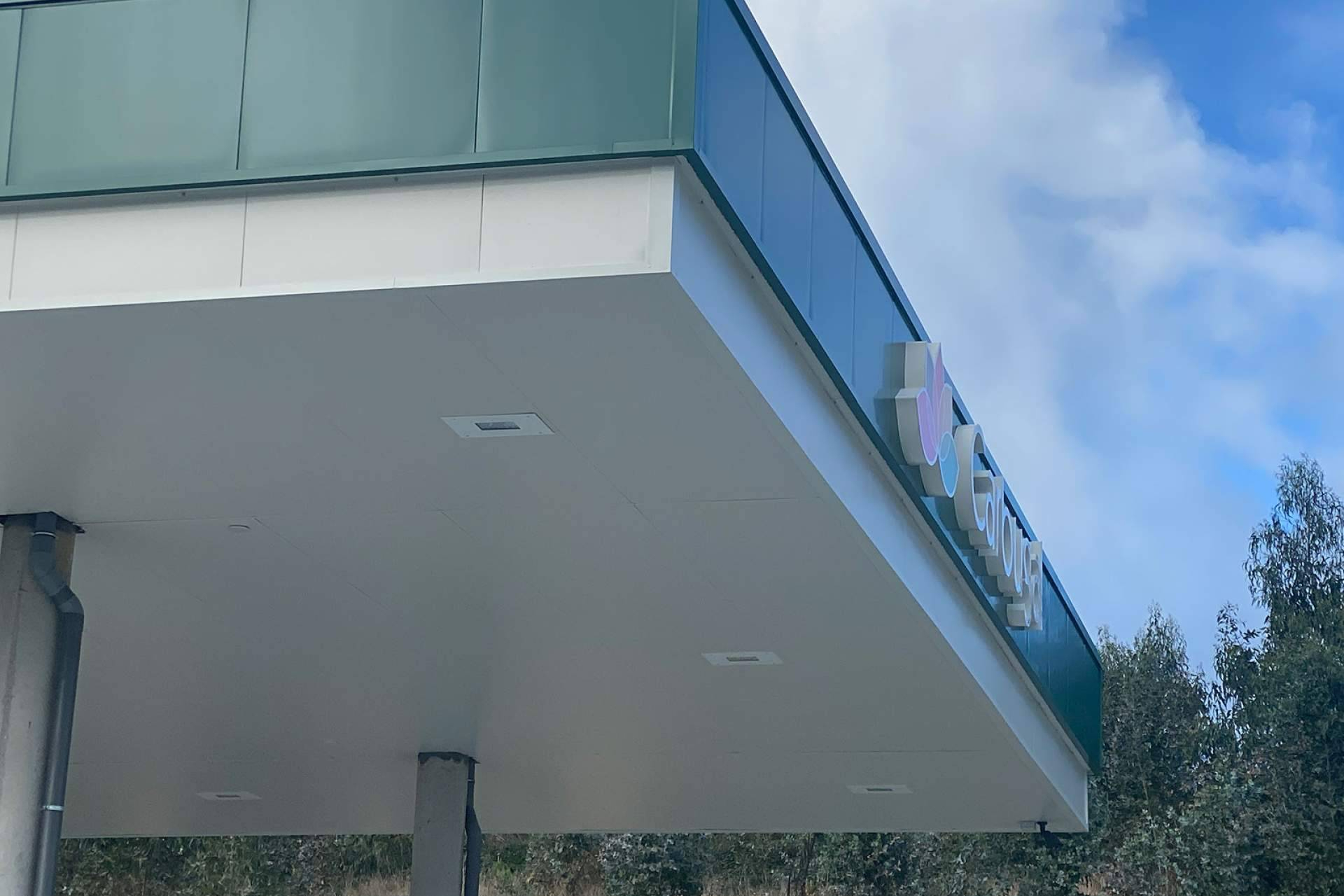 Estructuras metálicas a medida para gasolineras; solución integral de Instalaciones RPM