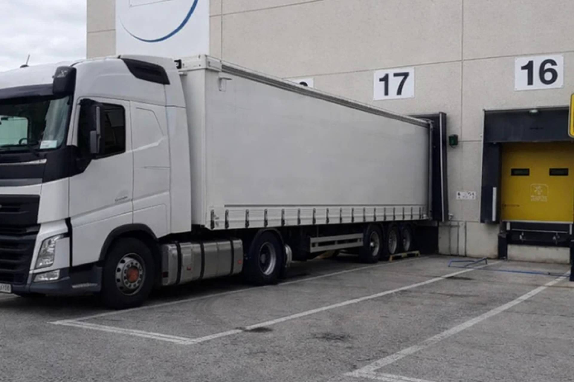 Transvolando fortalece oferta de transporte de mercancía por carretera con control operativo para envíos urgentes