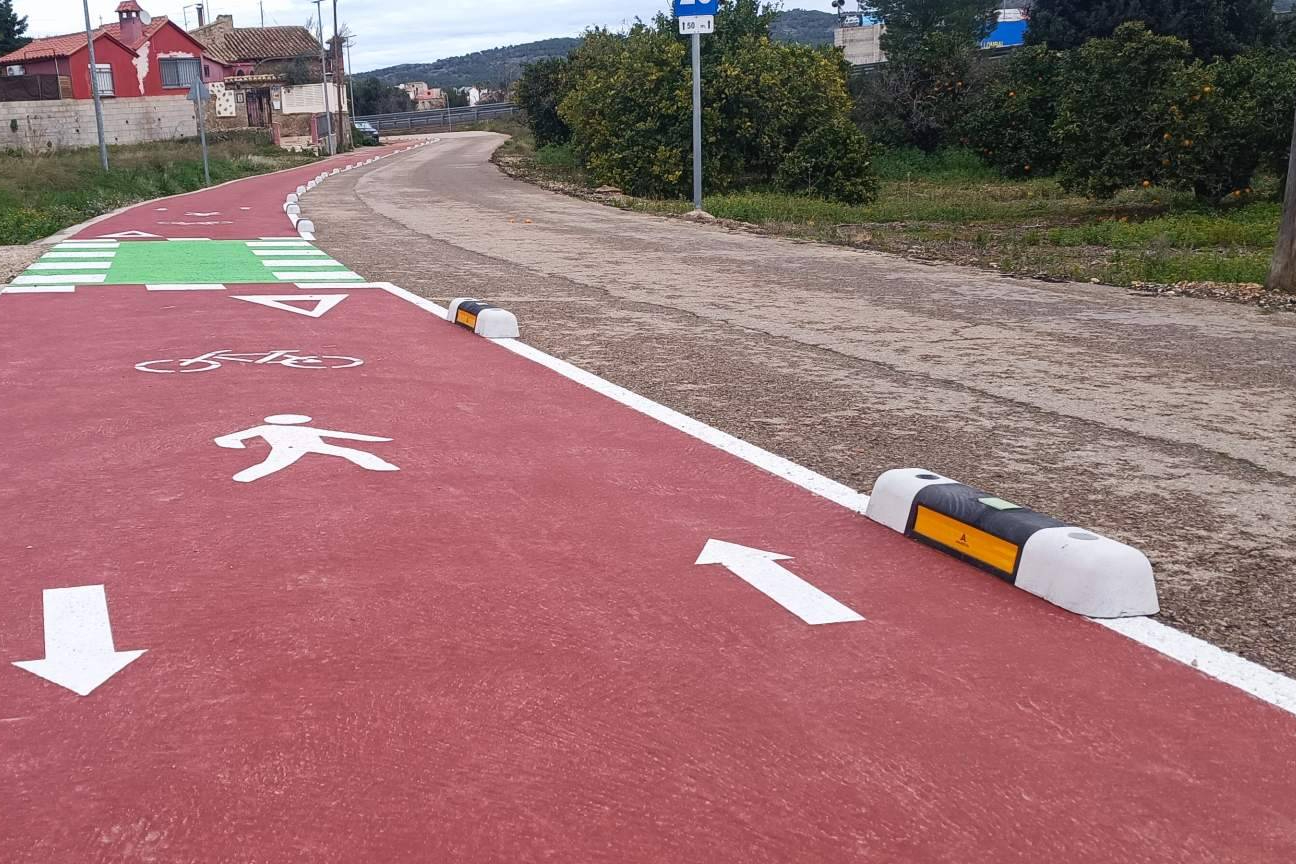 Crece la implantación del separador de carril bici fotoluminiscente de Abadecom Urban en entornos urbanos