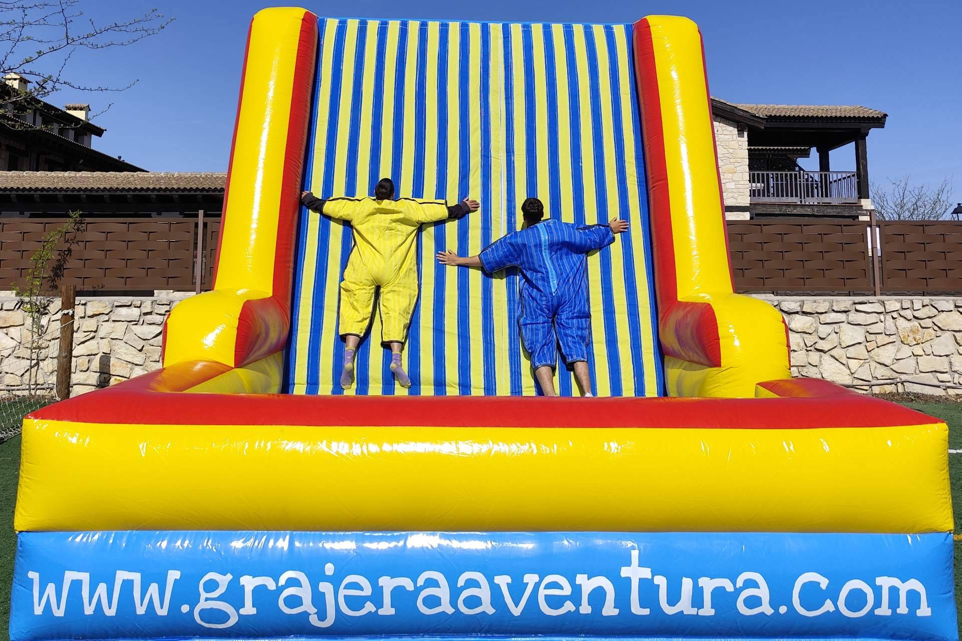 Alojamiento rural y humor amarillo en Segovia para grupos y familias con Grajera Aventura