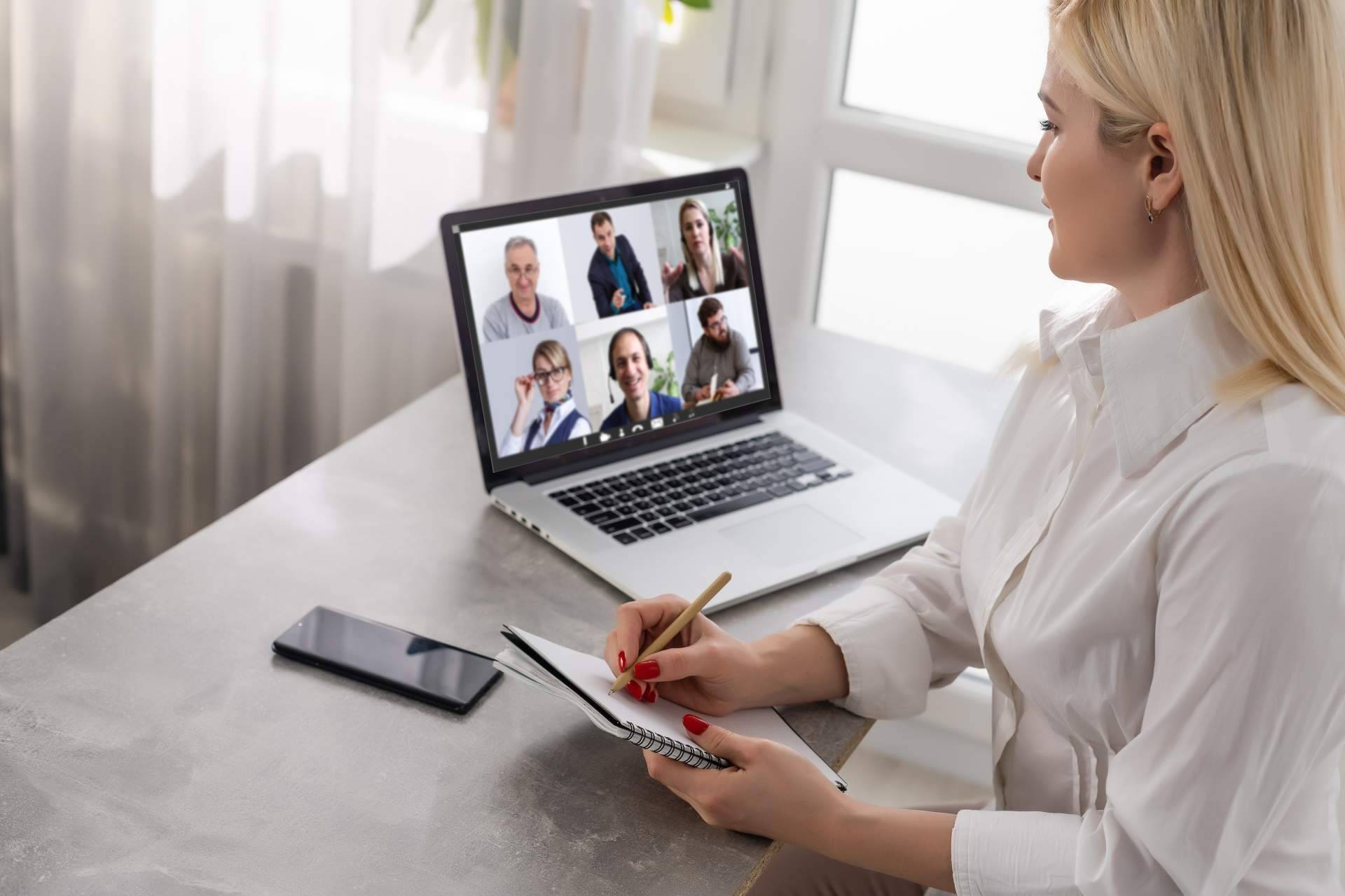 La nueva era del máster online, formación estratégica en 15 minutos diarios